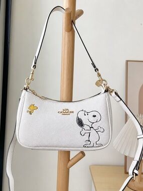 Coach X Peanuts Teri Shoulder Bag With Snoopy